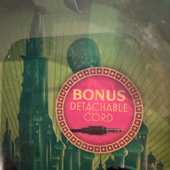 Kids Wicked Green Wireless Bluetooth Headphones - Picture 6 of 6